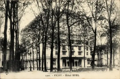 Ak Vichy Allier, Hôtel Ruhl,  Bäume, Straßenlaterne,  von 1901