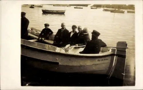 Foto Ak Nordseeinsel Helgoland, Segelboot, Abfahrt
