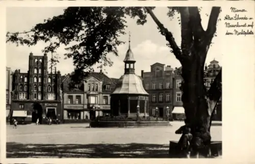 Ak Hansestadt Wismar, Alter Schwede und Wasserkunst auf dem Marktplatz