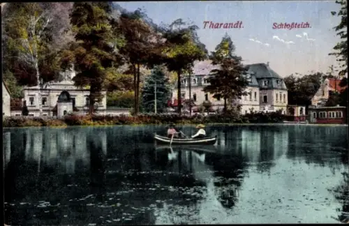 Ak Tharandt im Erzgebirge,  Schloßteich, Boot auf dem Wasser, Bäume, Gebäude im Hintergrund