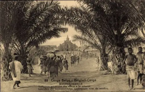 Ganzsachen CPA Baudouinville RD Congo Zaïre, Indigenes apportant des vivres à la mission