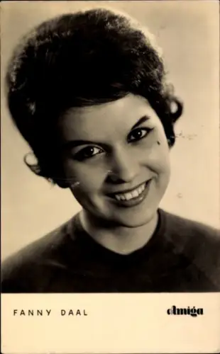 Ak Sängerin Fanny Daal, Portrait, Kurzhaarfrisur, Schönheitsfleck