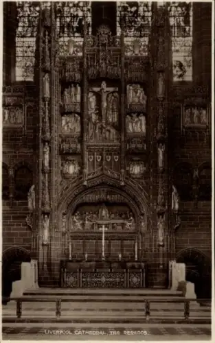 Ak Liverpool Merseyside England, Liverpool Cathedral, Reredos, religiöse Figuren, kunstvolle Gest