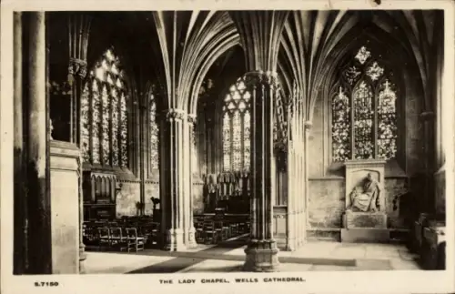 Ak Wells Somerset England, Wells Cathedral, Lady Chapel, gotische Architektur, Buntglasfenster