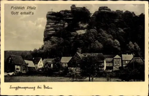 Ak Dahn in der Pfalz, Felsen, Häuser, Landschaft, Text in deutscher und kyrillischer Schrift