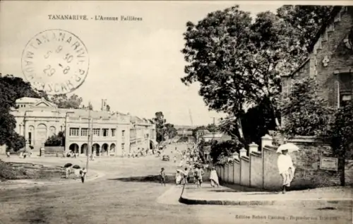 Ak Antananarivo Tananarive Madagaskar,  Avenue Fallières, Menschen auf der Straße, Poststempel