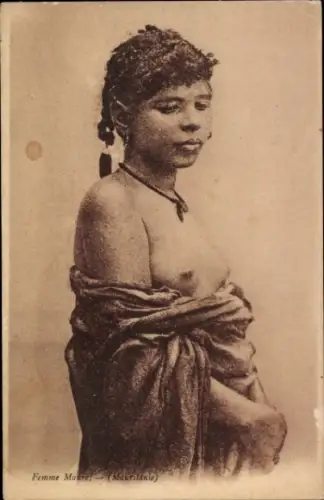 Ak Maghreb, Barbusige Frau