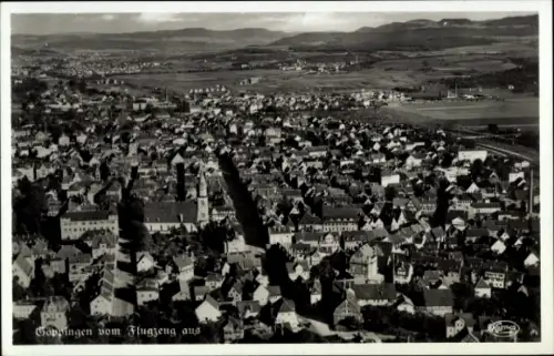 Ak Göppingen in Württemberg, Luftaufnahme von  Stadtansicht, Häuser, Landschaft