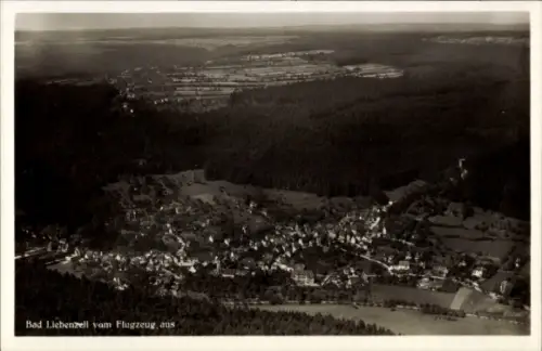 Ak Bad Liebenzell im Schwarzwald, Luftaufnahme von  Beschriftung: Bad Liebenzell vom Flugzeug, au