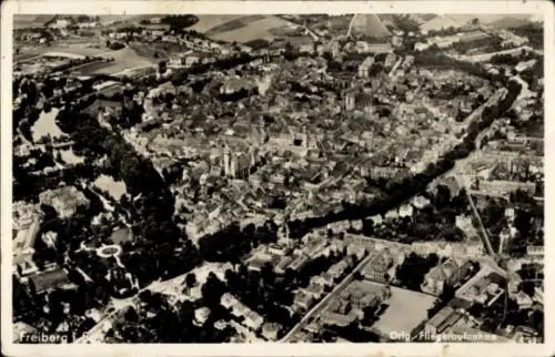 Ak Freiberg im Kreis Mittelsachsen, Blick auf den Ort, Fliegeraufnahme