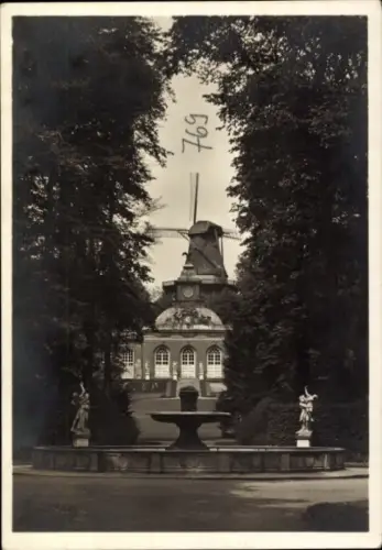 Ak Potsdam Sanssouci, Historische Mühle, Glockenfontäne, Parklandschaft, Potsdam