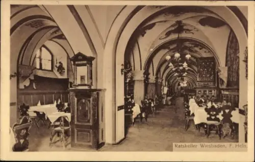Ak Wiesbaden in Hessen, Ratskeller  Innenansicht, Tische, Stühle, Dekoration