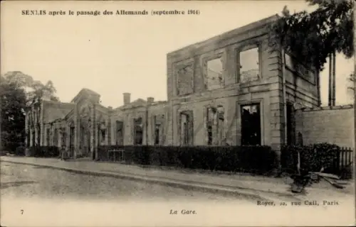 CPA Senlis Oise, Gare, après le passage des Allemands, Septembre 1914