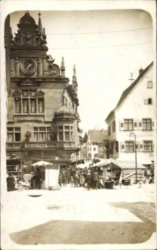 Foto Ak Messkirch, Rathaus, Marktstände