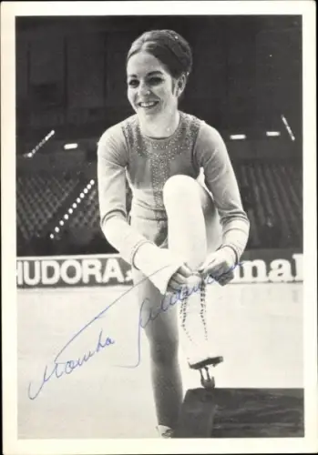 Autogrammkarte Eiskunstläuferin Monika Feldmann, Portrait, Autogramm