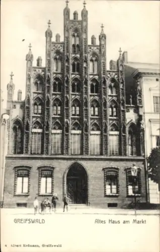 Ak Hansestadt Greifswald, Altes Haus am Markt,  Schwarz-Weiß-Foto, keine Personen, keine Symbole