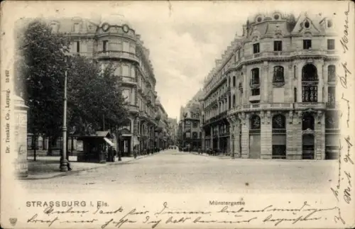 Ak Strasbourg Straßburg Elsass Bas Rhin,  Münstergasse, Straßenansicht, Bäume, 