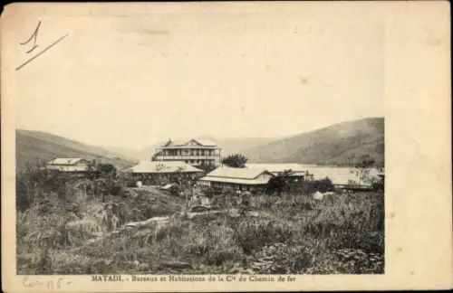 Ak Matadi DR Kongo Zaire,  Büros und Wohnhäuser der Eisenbahngesellschaft, Landschaft