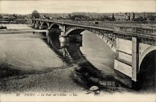 Ak Vichy Allier, Brücke über den Fluss Allier,  schwarz-weiß, 
