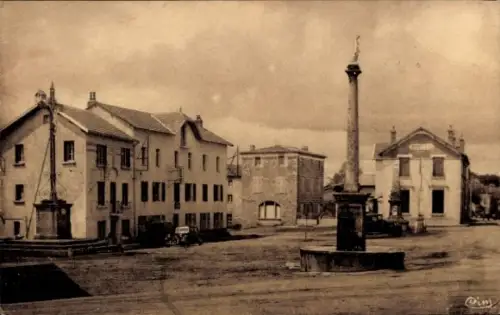 Ak Bertignat Puy de Dome, Place, Poste, Denkmal