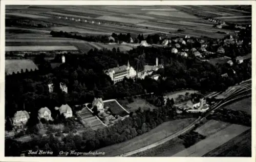 Ak Bad Berka in Thüringen, Luftaufnahme von  Häuser, Landschaft, Bäume
