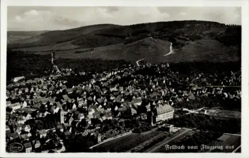 Ak Fellbach in Württemberg, Luftaufnahme von  viele Häuser, grüne Hügel