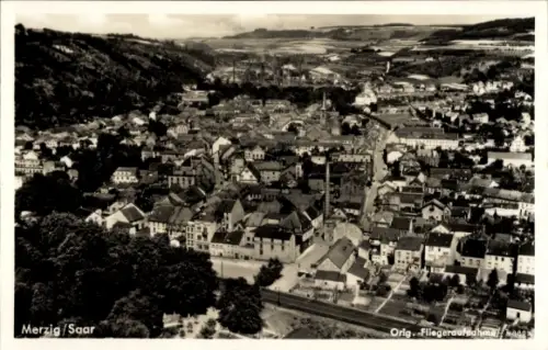 Ak Merzig an der Saar, Luftaufnahme von  Saar, mit Stadtansicht, 1939