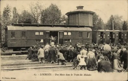 Ak Lourdes Hautes Pyrénées, Une Messe dans le Train des Malades