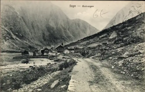 Ak Gudvangen Norwegen, Berglandschaft, Fluss, Gebäude, Weg, Sogn, Gudvangen