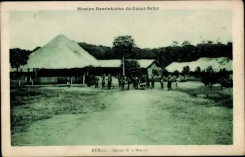 Ak Rungu Französisch Kongo, Mission Dominicaine, Congo Belge,  Eingang zur Mission, Menschen, Geb