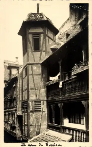 Ak Strasbourg Straßburg Elsass Bas Rhin, Vorderansicht eines Fachwerkhauses, Türme, Balkone, Stra