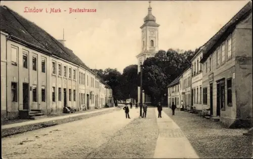 Ak Lindow in der Mark, Breitestraße, Kirche