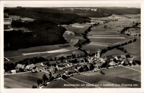 Ak Reichenhofen Leutkirch im Allgäu Württemberg, Luftaufnahme von  Schloss Zeil, Felder, Wiesen
