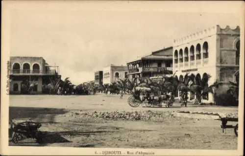 Ak Djibouti Dschibuti, Straße mit Gebäuden, Pferdewagen, Palmen, Beschriftung: Rue d'Abyssinie