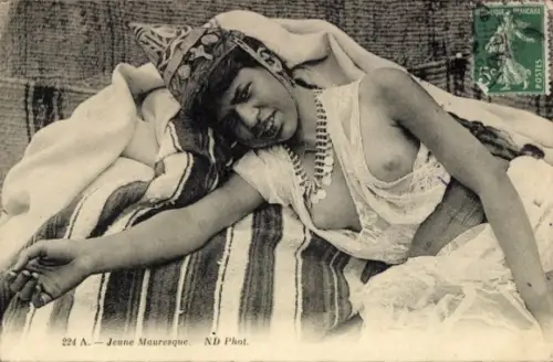 Ak Jeune Mauresque, Araberin mit entblößter Brust, Maghreb