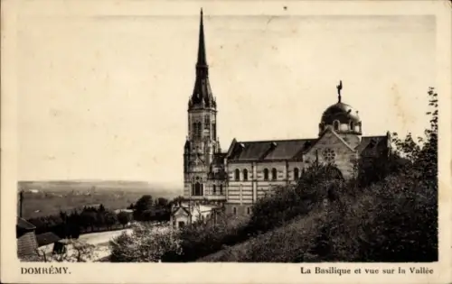 Ak Domrémy la Pucelle Lothringen Vosges, Basilika, Aussicht auf das Tal, Domrémy