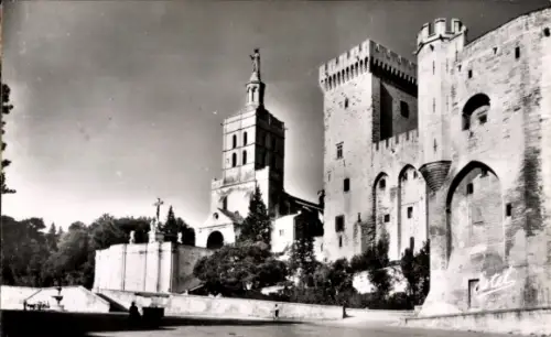 Ak Avignon Vaucluse, Schloss, Kirche, Turm, Statue, Wasser, Bäume