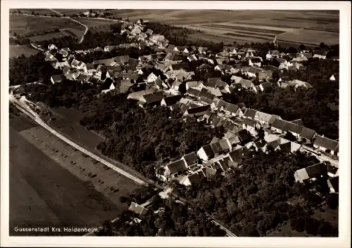 Ak Gussenstadt Gerstetten in Württemberg, Luftaufnahme von  viele Häuser, ländliche Umgebung