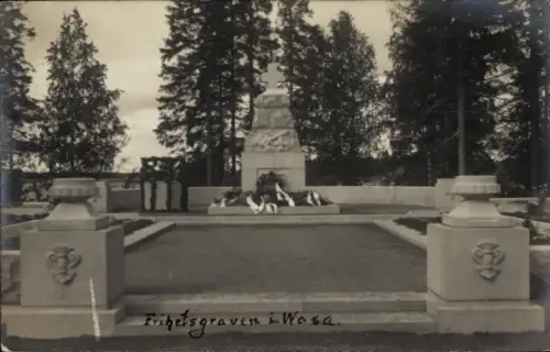 Foto Ak Vaasa Finnland, Ehrenmal