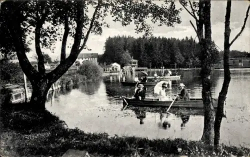 Ak Bad Wörishofen im Unterallgäu, Boot auf dem Wasser, Bäume, Ufer, Menschen im Boot