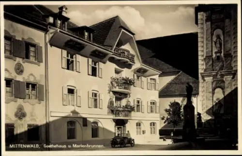 Ak Mittenwald in Oberbayern, Goethehaus, Marienbrunnen, Gebäude, Statue, Auto