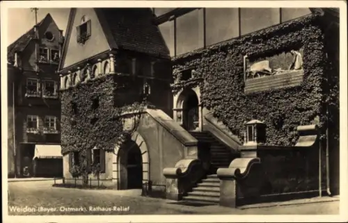 Ak Weiden in der Oberpfalz, Rathaus-Relief,  Bayer. Ostmark,  Architektur