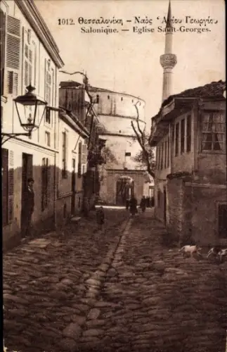 Ak Salonique Saloniki Thessaloniki Griechenland, Straße mit Steinen, Gebäude, Eglise Saint-George