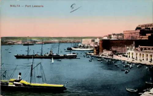 Ak Valletta Malta, MALTA Fort Lascaris, Hafenansicht, Schiffe, Wasser, Ufer