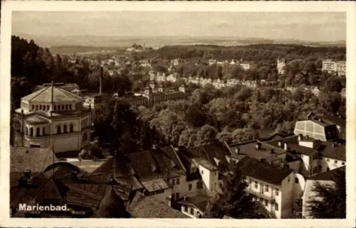 Ak Mariánské Lázně Marienbad Region Karlsbad, Panoramablick auf  Stadtansicht, Bäume, Gebäude
