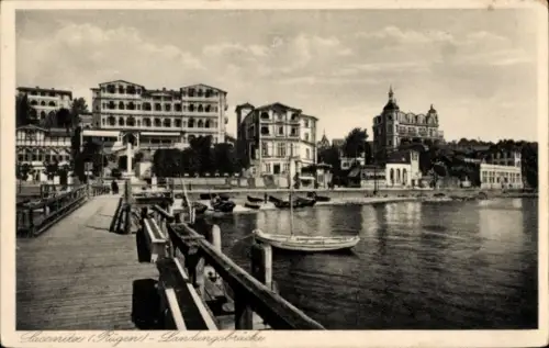Ak Sassnitz auf Rügen, Landungsbrücke,  Rügen, Boote, Gebäude