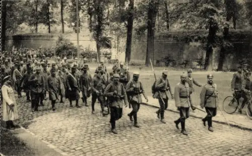 Ak Lille Nord, Französische Gefangene verlassen die Zitadelle