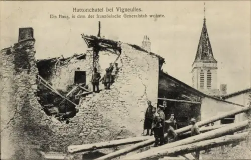 Ak Vigneulles lès Hattonchâtel Lothringen Meuse, Zerstörtes Gebäude, Soldaten, I. WK