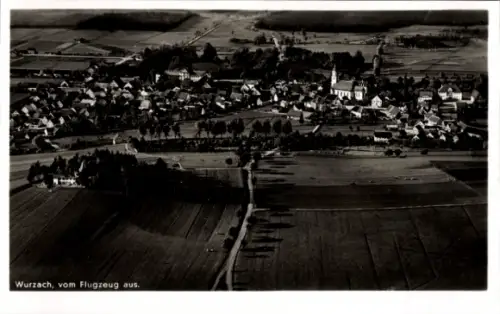 Ak Bad Wurzach in Oberschwaben, Luftaufnahme von  Kirche, Felder, Häuser