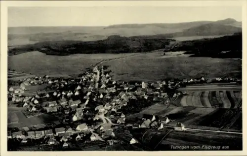 Ak Tuningen in der Baar, Luftaufnahme von  viele Dächer, Felder, Landschaft